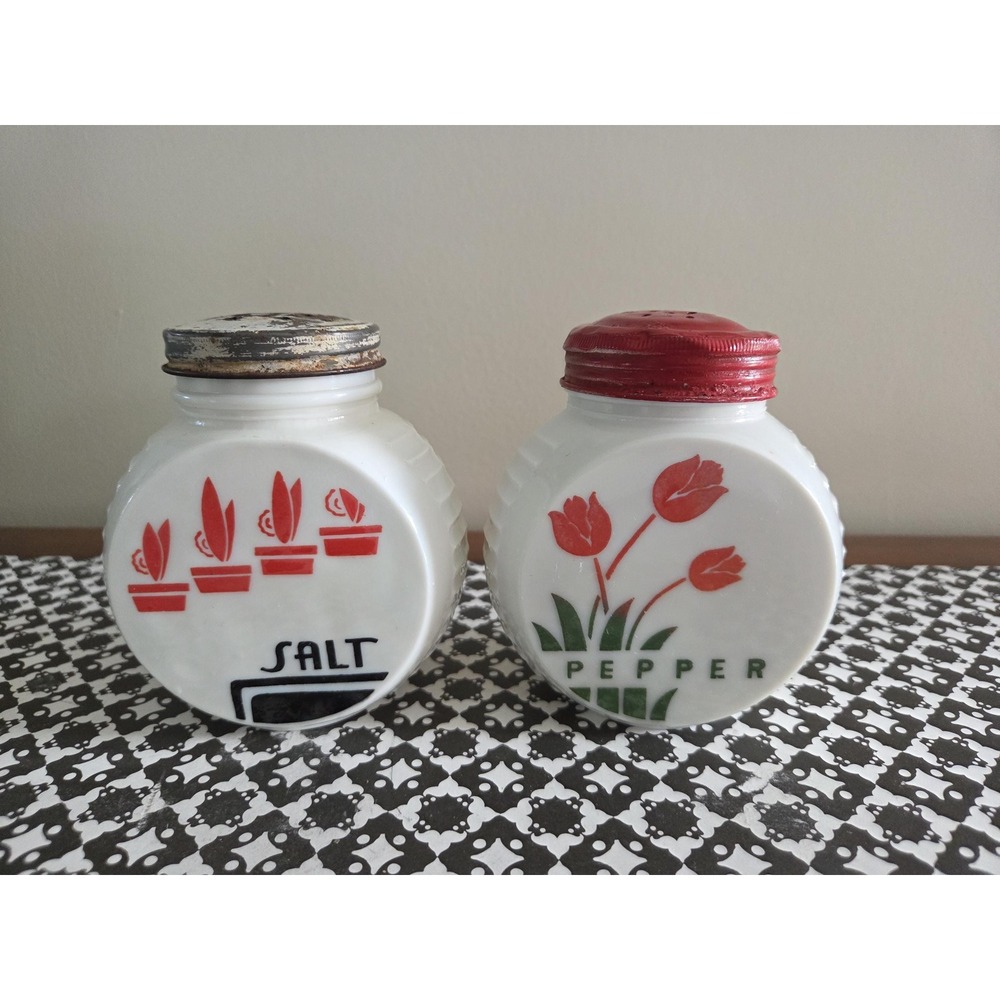 Vintage Art deco Anchor Hocking Vitrock White Milk Glass Shaker Set Uranium